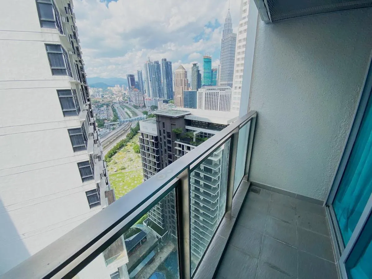 Summer Suite At Kuala Lumpur Klcc By Tengku Homestay Apartment