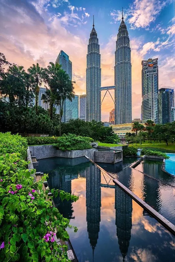 Summer Suite At Kuala Lumpur Klcc By Tengku Homestay Apartment